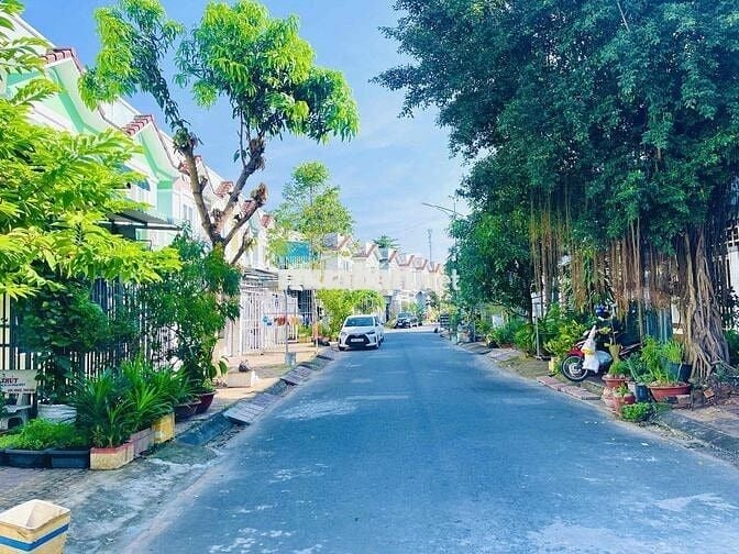 Cho Thuê Nhà 1 Trệt 1 Lầu. 2 Phòng Ngủ. Lộ Ô Tô