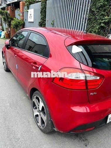 Kia Rio 2014 1.4 AT Hatchback - 100000 km