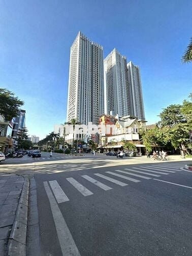 LK Ở - LÔ GÓC - VĂN QUÁN - PHÂN LÔ VỈA HÈ - KINH DOANH - 105m²- MT 21m