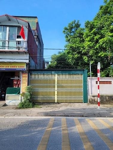 Cho thuê nhà tôn 150m2 mặt đường Thạch Bàn, Long Biên giá chỉ 12 triệu