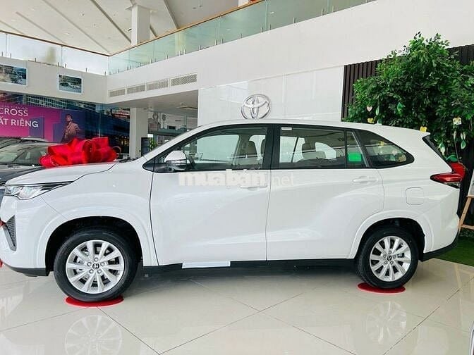 Innova Cross 2.0G 2025 giao xe tháng 12/2025