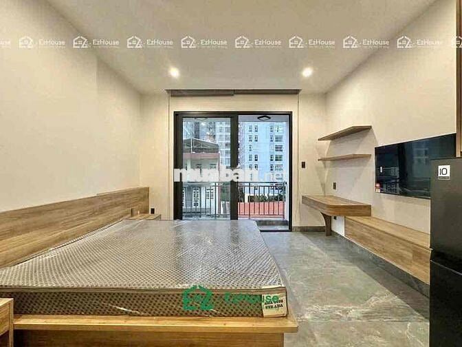 Cho thuê siêu phẩm ban công full nội thất cực kì thoáng mát ngay Q1