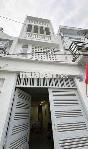 NHÀ HẺM BA GÁC.THÔNG RA ĐƯỢC NHIỀU HẺM.SÁT CHỢ.KHU VỰC AN NINH.