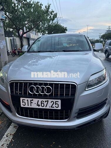 Audi Q7 SUV màu Bạc
