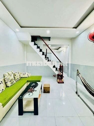 Nhà 3 Tầng 4 PN, Nội Thất đủ, Xe Hơi Tới Nhà, Vài Bước tới Chợ