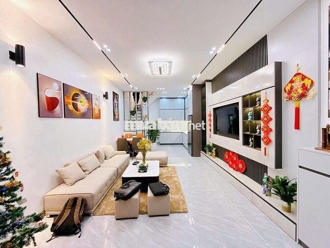 Bán nhà Bạch Mai, 36m x 5T, nhà đang cho thuê 18tr/th giá bán hợp lý