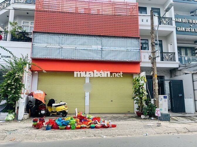 Cho thuê nhà mặt tiền đường 3 tháng 2 dt 9x16m 2L vị trí kd sầm uất