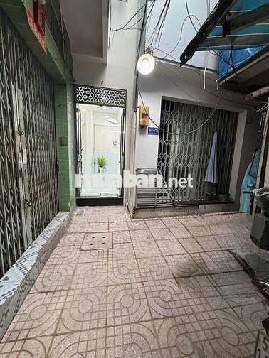 Cần tiền bán gấp nhà đường ba đình p9 q8 kết cấu nhà 4,8×8 một lầu 2p