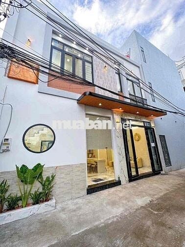 Bán nhà lầu mới hoàn thiện hẻm 11 Nguyễn Văn Linh tặng nội thất