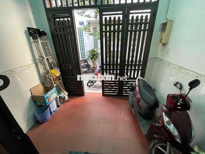 cho thuê phòng trọ ngay trung tâm quận 1, giá sinh viên bao điện nước.