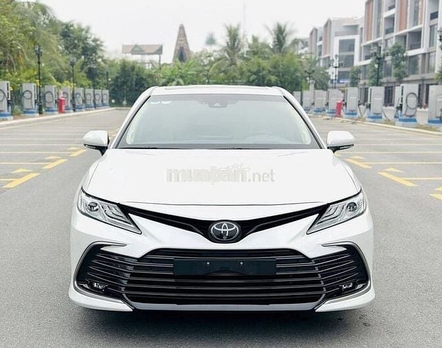 Toyota Camry 2.0Q 2023 Trắng 51,000 km cực đẹp.