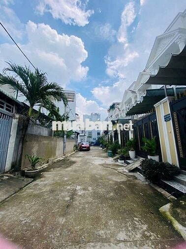 Bán nhà sổ hồng riêng ngay ngã tư ga quận 12 đường xe tải