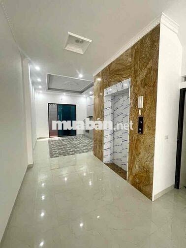 Nhà đẹp 5 tầng thang máy mới tinh  ở ngay, phù hợp ở + cho thuê + đầu