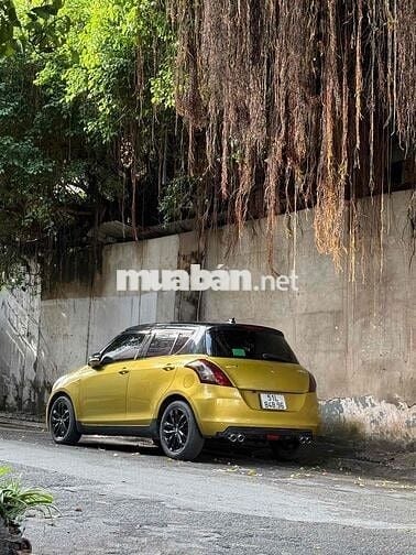 Suzuki Swift RS Vàng 5 chỗ