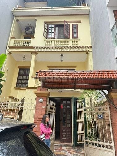 Cho thuê nhà mặt phố 28 Hoàng Sâm, cách đường Hoàng Quốc Việt 50m