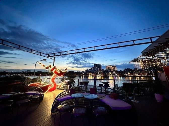 Sang Nhượng Quán Cocktail Rooftop View triệu đô