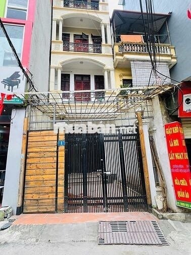 Nhà ngõ 123 phố Trung Kính, Dt 95m2 x 4 tầng, ô tô đậu cửa