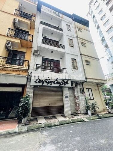 Nhà ngõ 116 đường Trung Kính, Dt 40m2 x 4 tầng ô tô đậu cửa