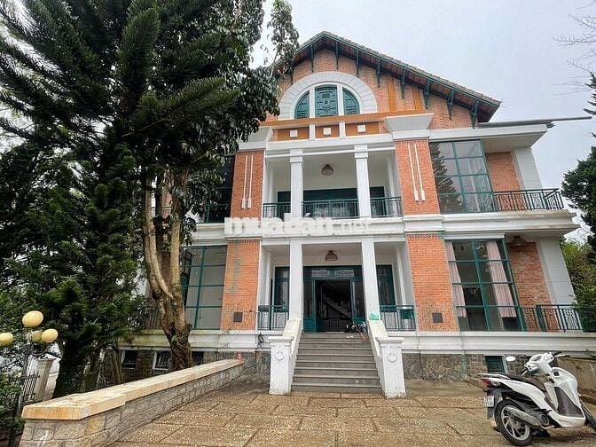 CHO THUÊ VILLA PHÁP 2 MẶT TIỀN TẠI TRUNG TÂM ĐÀ LẠT