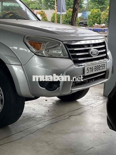 Ford Everest 2011 2.5L 4x4 MT - 128000 km