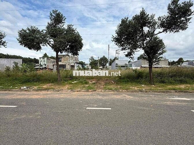 GIÁ 920TR LÔ ĐẤT KẾ KCN MP3 300M2,MT KINH DOANH DI3,CÓ DÒNG TIỀN 8TR/t