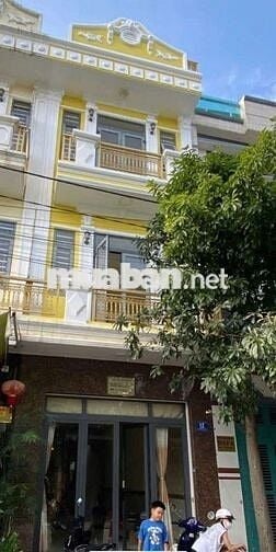 Cho thuê nhà 1 Trệt 2 Lầu gần Trung tâm y tế Dĩ An