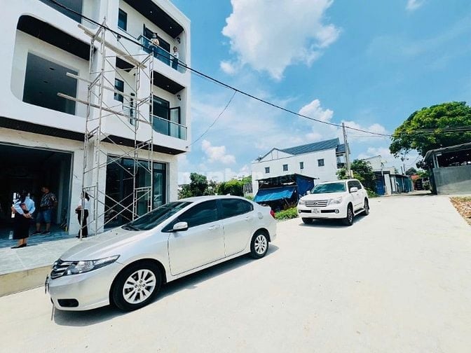 CẦN TIỀN BÁN LÔ ĐẤT 5X30 ĐƯỜNG LỚN 7M KHU DÂN CƯ ĐÔNG ĐÚC 