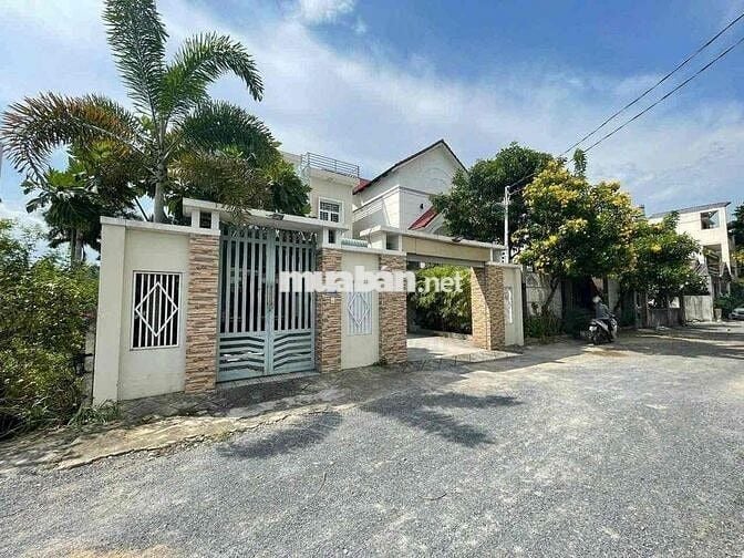 Bán Biệt Thự 1 trệt 1 lầu 1 tum ngay KDC Phúc Hiếu