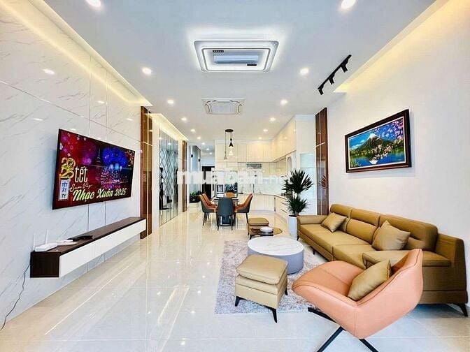 Siêu phẩm tâm huyết 5m x 25m. 4 tầng Thang Máy Full NT Mặt tiền HT 18