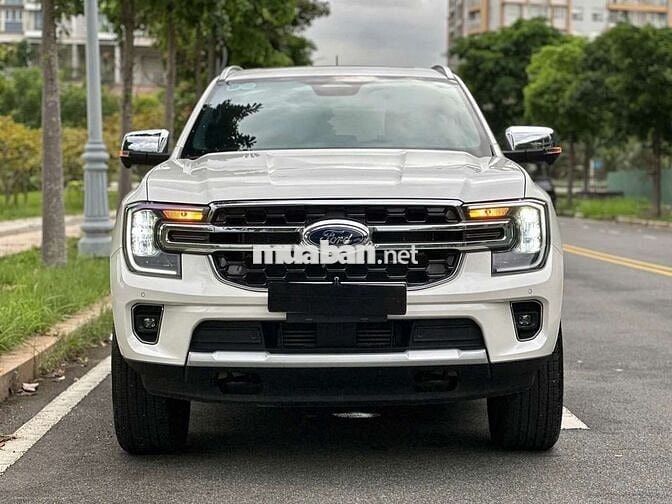 FORD EVEREST TITANIUM- 2000 km