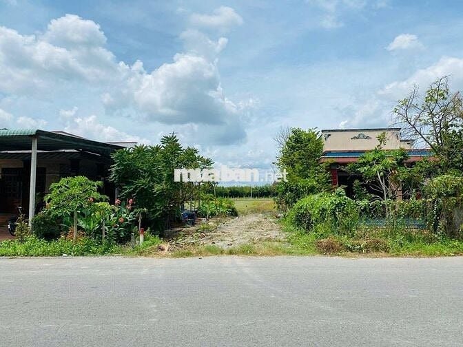 Đất ngộp ngay mặt tiền đường Ba Sa, Sẵn thổ Cư (5,5x28) Giá chỉ 890tr