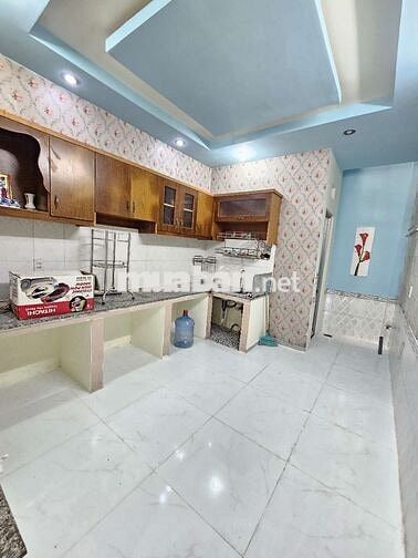 Nhà mới có sân xe máy rộng, ban công rộng, 2pn 2wc ,hẻm thông ôtô Pmqt