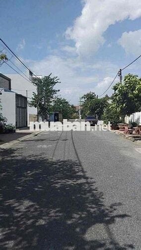 Nhà 1 trệt 1 lầu xây mới tặng nội thất trung tâm thành phố VL