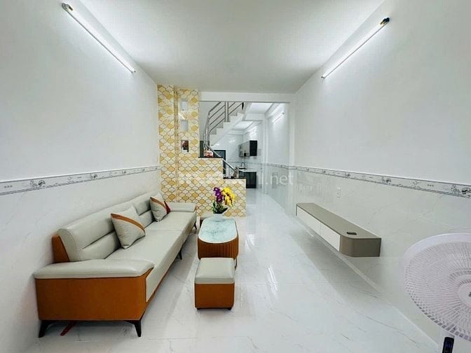 Hẻm oto đổ cửa sạch đẹp, sát mặt tiền, gần chợ Bà Chiểu, Quận 1