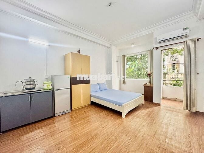 Ban công cửa sổ thoáng mát tại Đào Duy Anh-gần Hồ Văn Huê