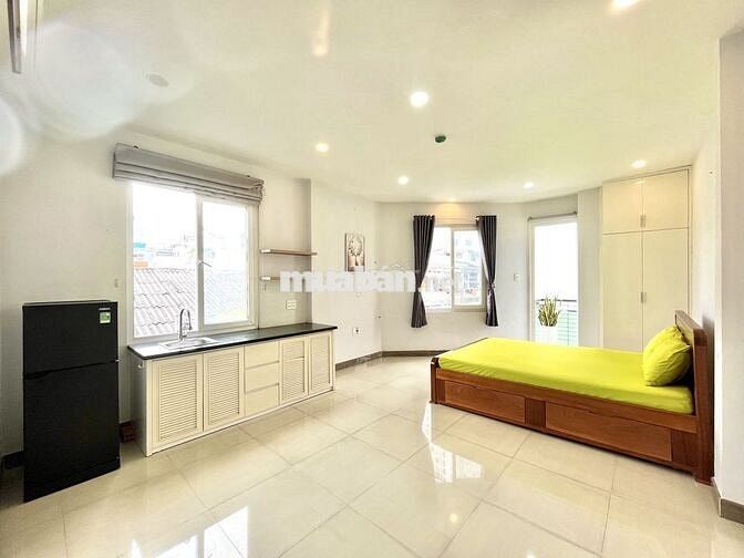 PHÒNG BAN CÔNG THOÁNG GẦN NGÃ 4 PHÚ NHUẬN