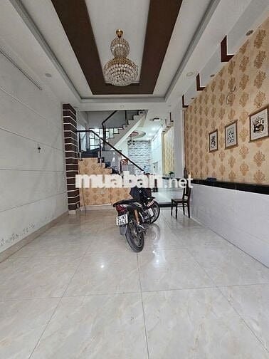 Bán gấp nhà 3 tầng, 4PN, 3WC, 167,5 m2 sàn tại HBC, Thủ Đức, 7,1 tỷ