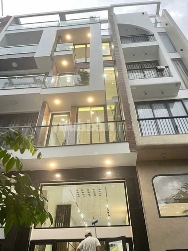 Hẻm ô tô 8m đường LẠC LONG QUẬN Q11, 5 tầng, 4PN, 4WC, thang máy 450kg