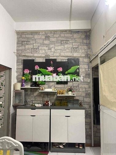 Cho thuê Nguyên Tầng 1 - 3 phòng ngủ 2 vệ sinh Nguyễn Hồng Đào