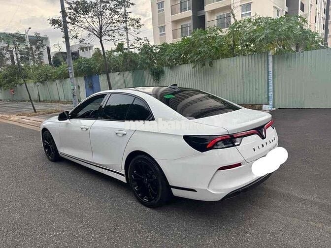 VinFast Lux A2.0 2022 A2.0 Tiêu chuẩn - 100000 km