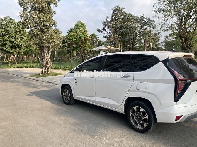 Hyundai Stargazer Cao cấp Trắng SX 2022 ĐK 2023