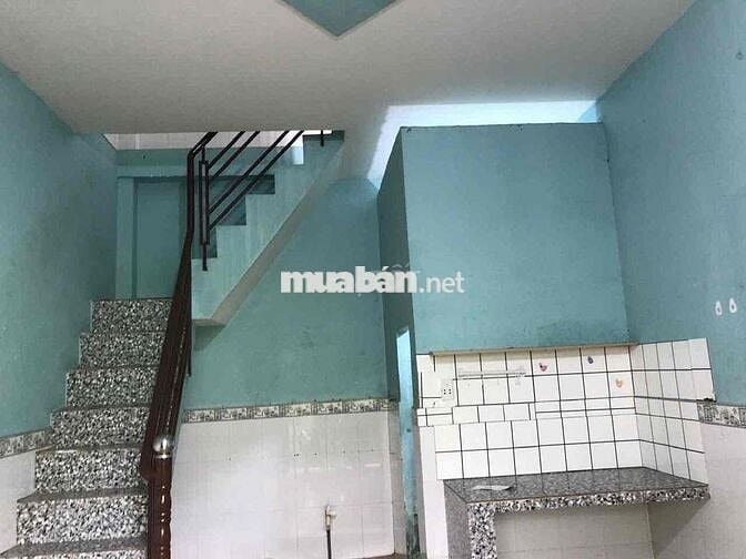 nhà bán 600tr gần ngã 3 Long hậu