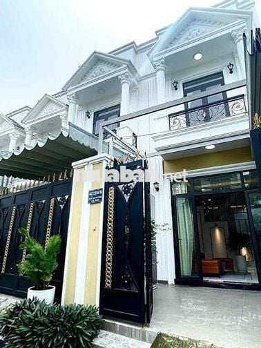 Bán căn nhà xinh gần ngay ngã tư ga có sân oto giá dưới 5 tỷ