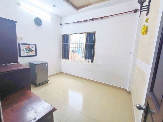 Phòng trọ sinh viên - Cửa sổ - Toilet riêng gần vòng xoay Lê Đại Hành