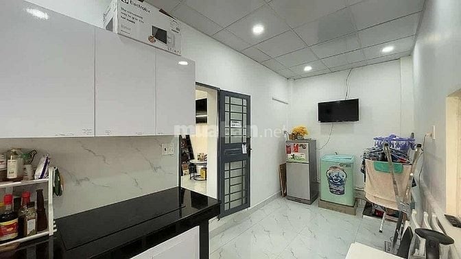 cần bán căn hộ QUẬN 1 sử dụng 40 m chỉ nhỉnh 2,x tỷ