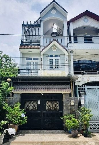 Chủ bán gấp biệt thự 110m2 giá 3tỷ8 gần vòng xoay Phú Hữu,Quận 9 có sổ