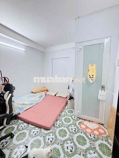 phòng ngủ tách bếp riêng biệt, có ban công