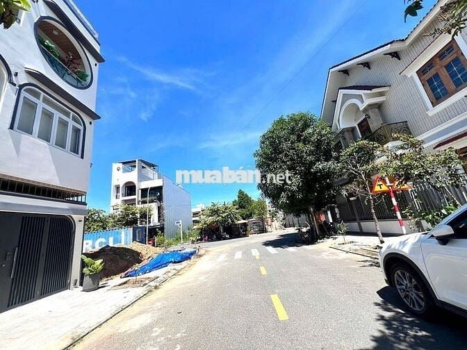 🏩 Bán đất kẹp cống mt khu E Hòa Phú 26, 100m2, 7.x tỷ tl