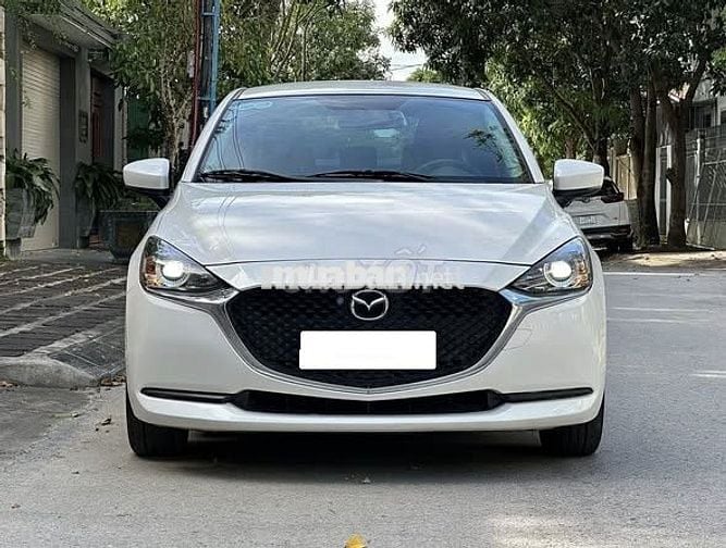 Bán xe Mazda2, 2021, số tự động, màu trắng camay.