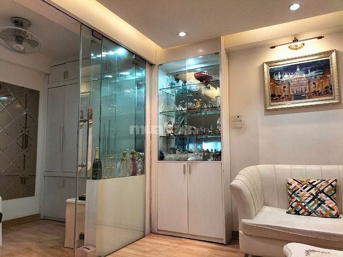 Bán nhà cách mặt phố Khâm Thiên khoảng 6m, ô tô để phố. MT> 4,6m;